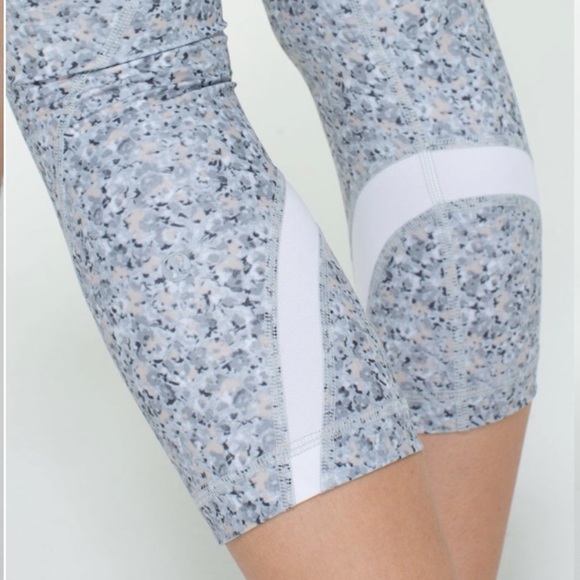 Lululemon athletica Petite Fleur Elevate Tank & Run Inspire Crop II Leggings - Picture 13 of 13